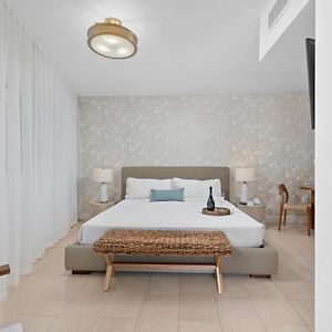 Studio King Bed Apartment Balcony